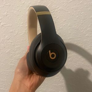 Beats studio 3 wireless noise-cancelling, over the ear headphones